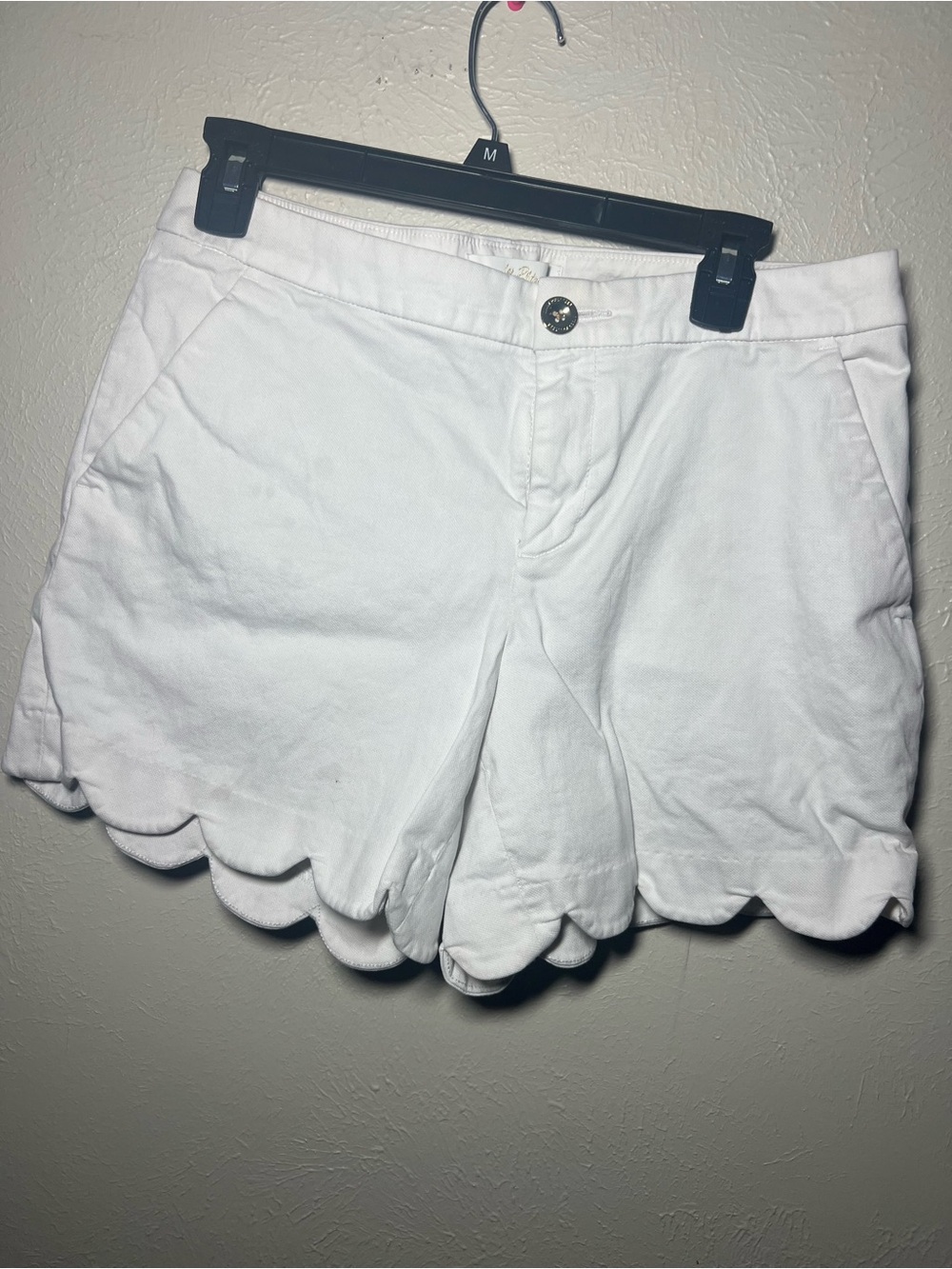 Lilly Pulitzer White Scallop Hem Women's Shorts size 8